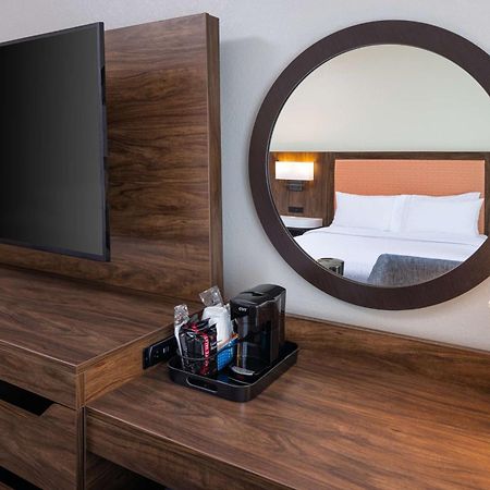 Hampton Inn Fairmont Kültér fotó