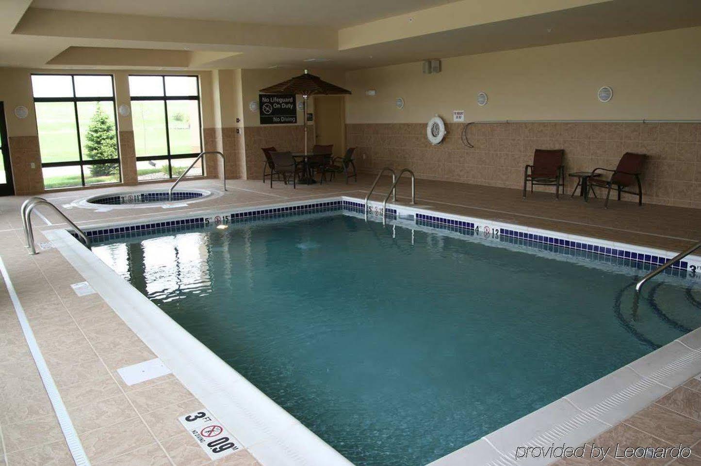 Hampton Inn Fairmont Kültér fotó