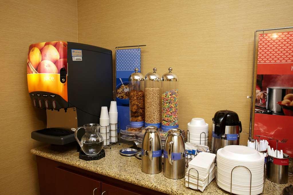 Hampton Inn Fairmont Étterem fotó
