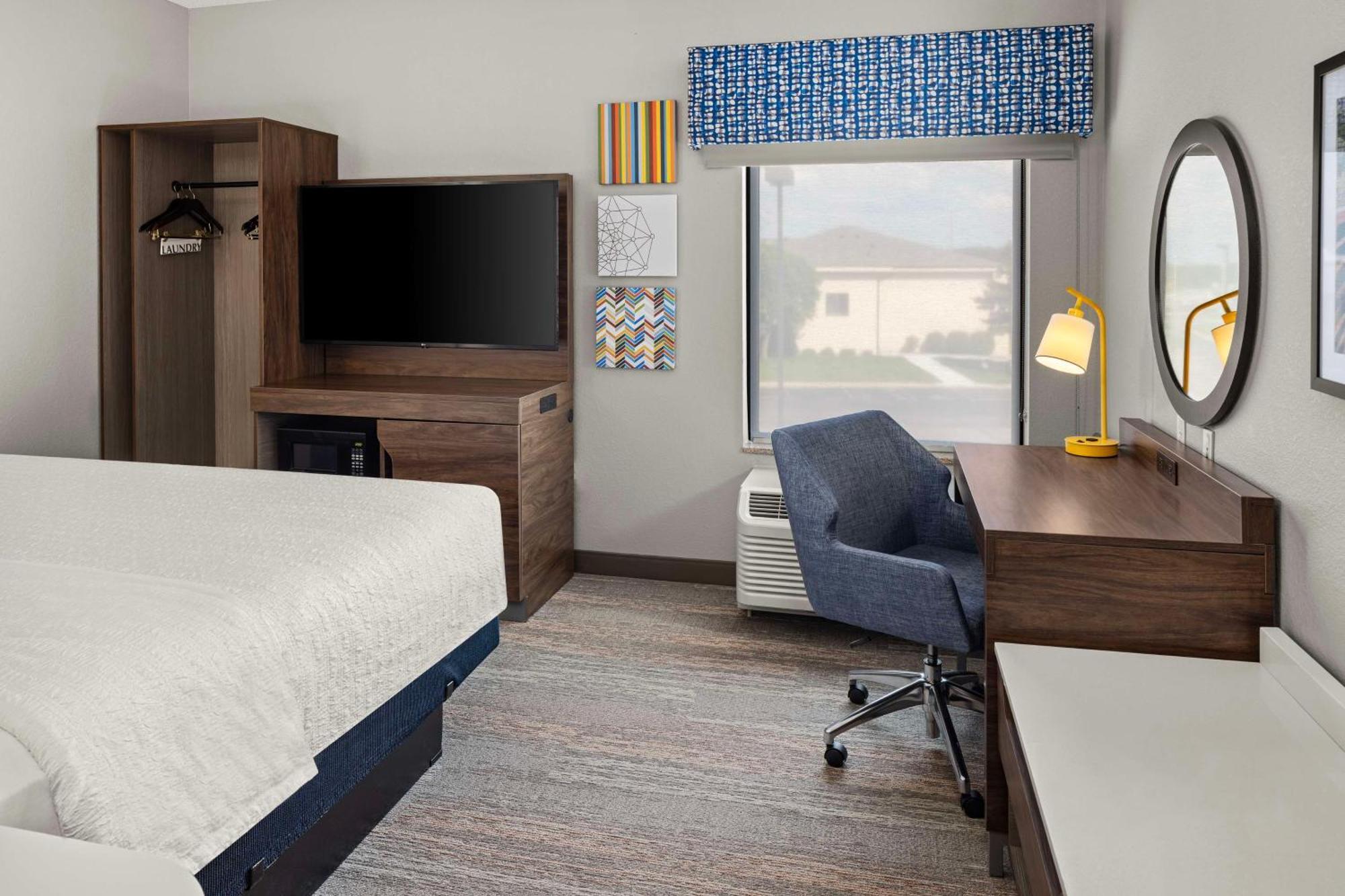 Hampton Inn Fairmont Kültér fotó