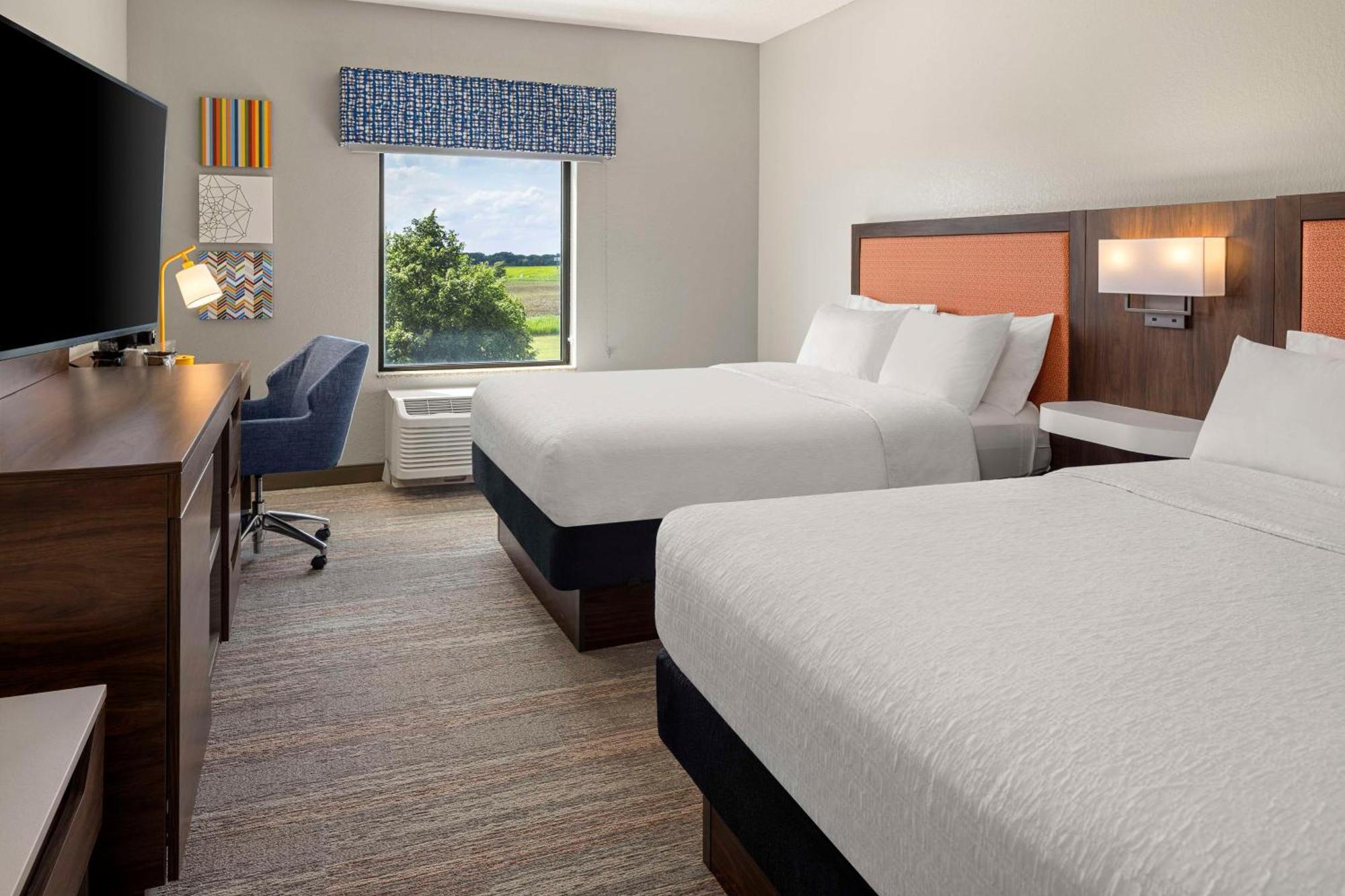 Hampton Inn Fairmont Kültér fotó