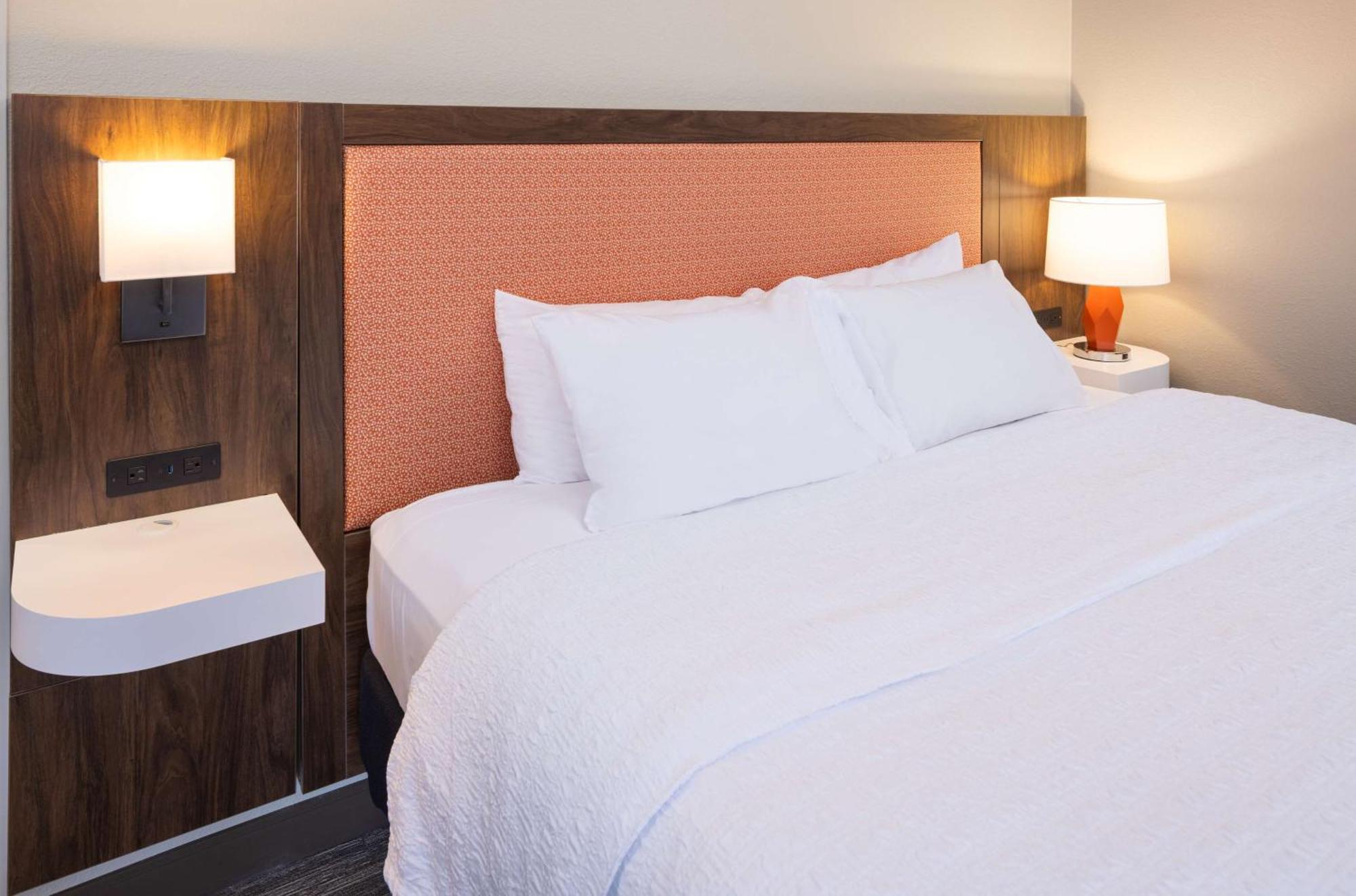 Hampton Inn Fairmont Kültér fotó