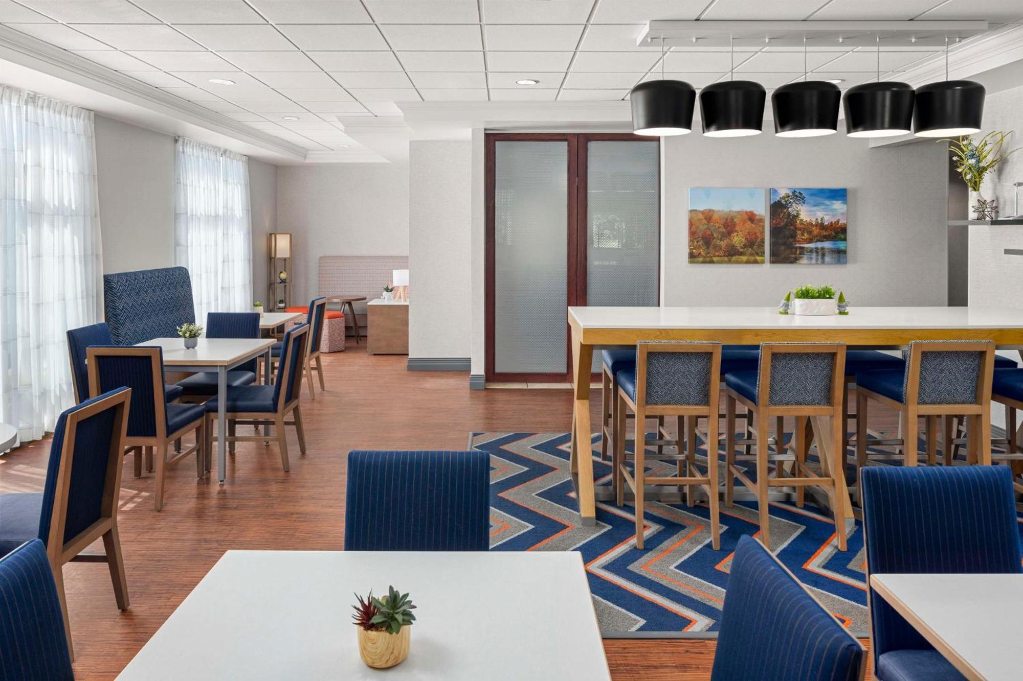 Hampton Inn Fairmont Kültér fotó