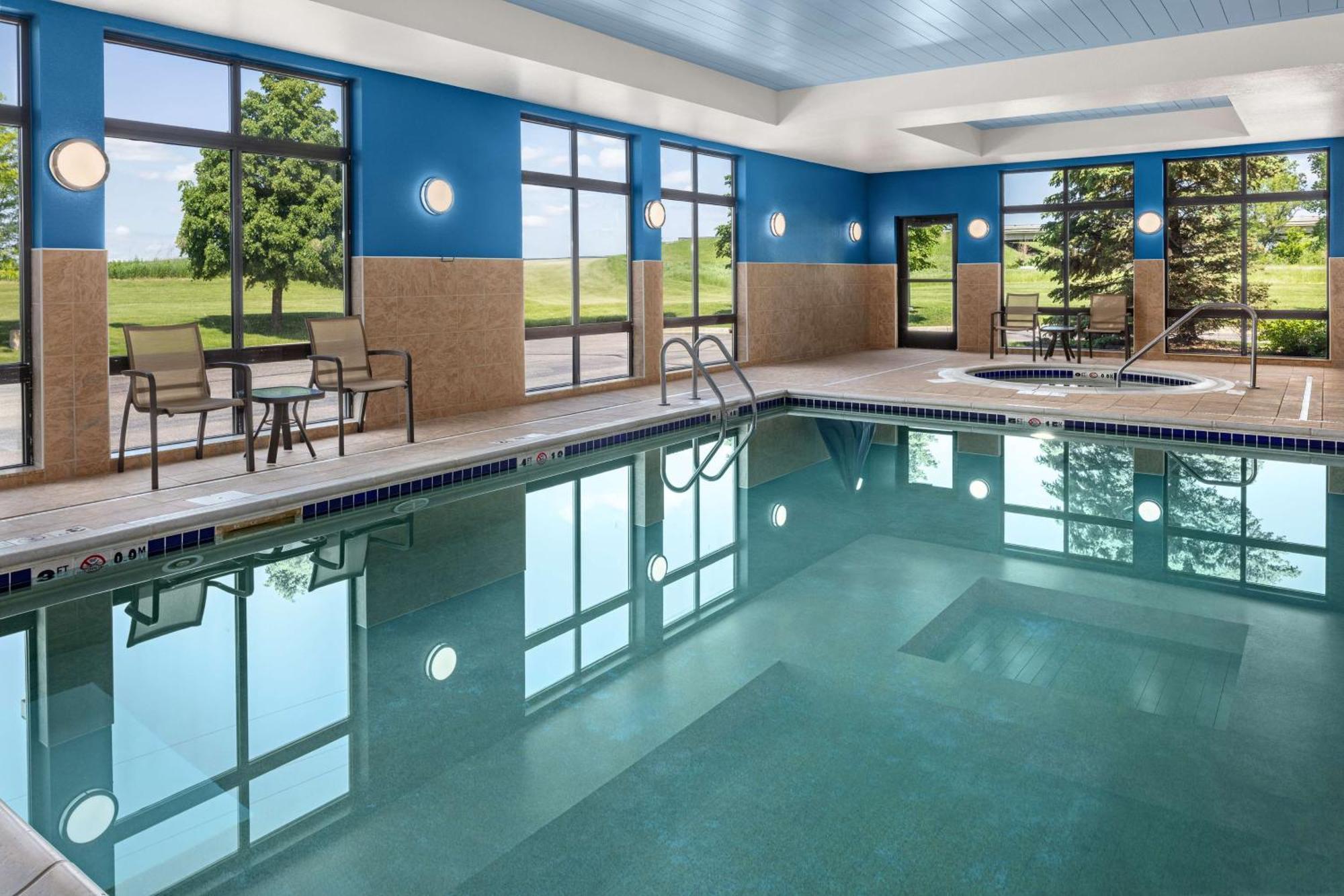 Hampton Inn Fairmont Kültér fotó