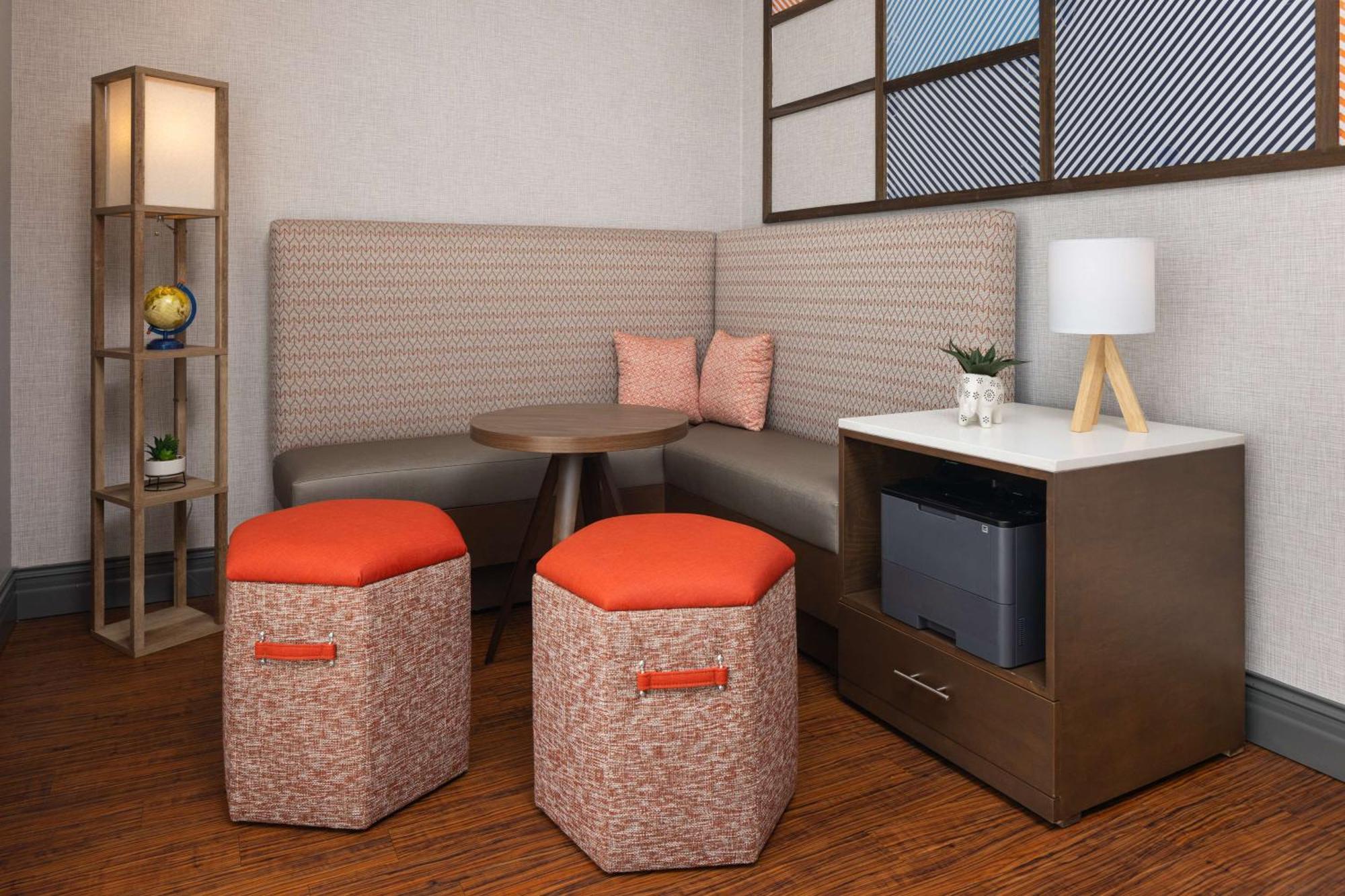 Hampton Inn Fairmont Kültér fotó